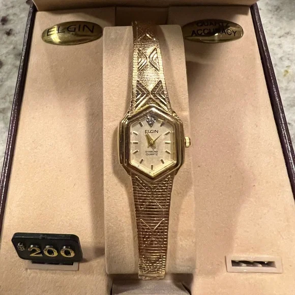 New in Box 1980s Elgin Diamond Lady’s Dress Watch with Original Manual Elgin Diamond Women VC11-379 Dress Gold Tone 18mm Quartz  main image 4